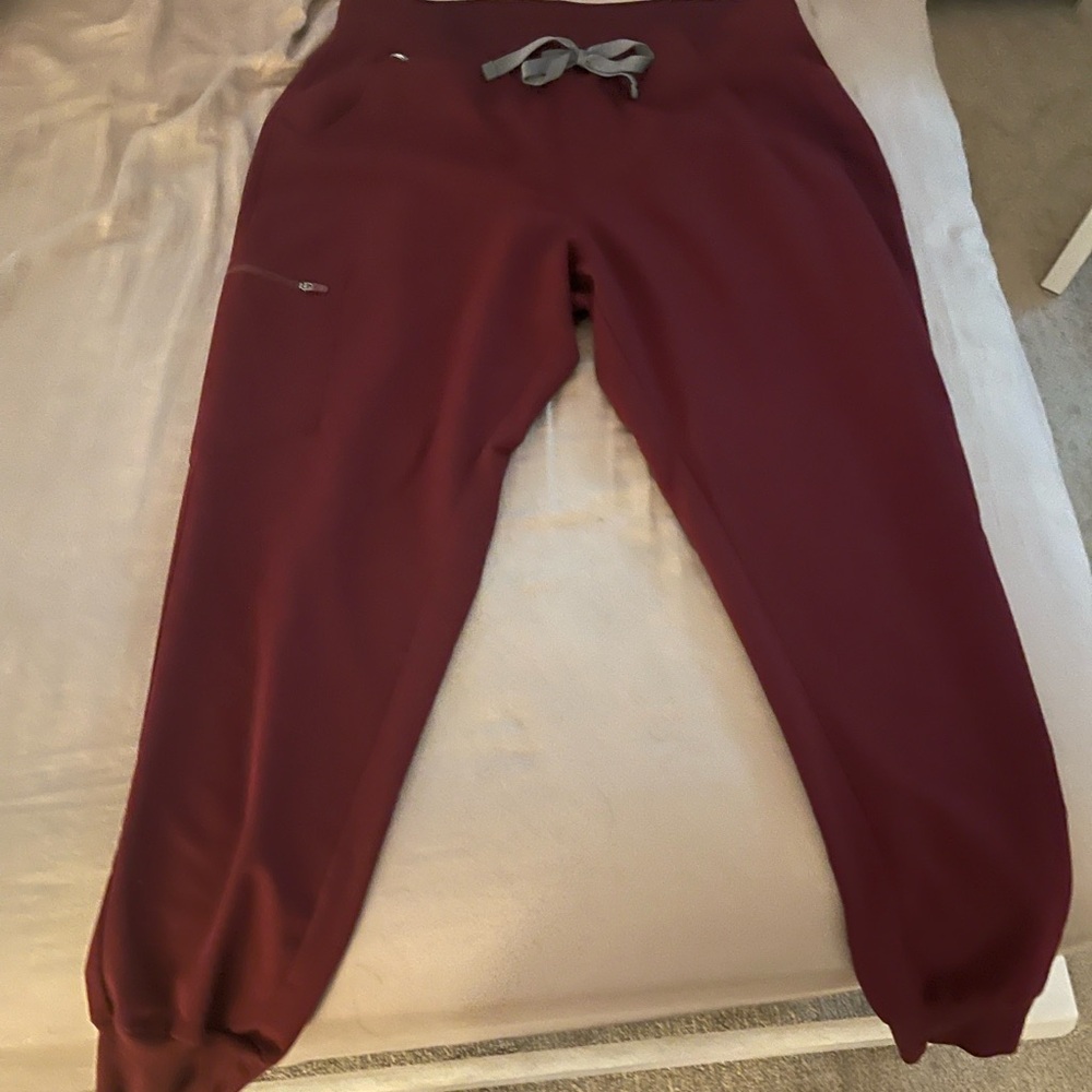 FIGS scrubs size L both bottom and top . Burgundy